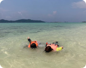 Quicksand Beach: หลีเป๊ะ 3 วัน 2 คืน Quicksand Beach: หลีเป๊ะ 3 วัน 2 คืนวี
